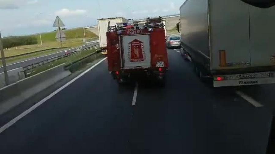 korytarz-zycia-na-autostradzie-a4-film-osp-lesnica.mp4